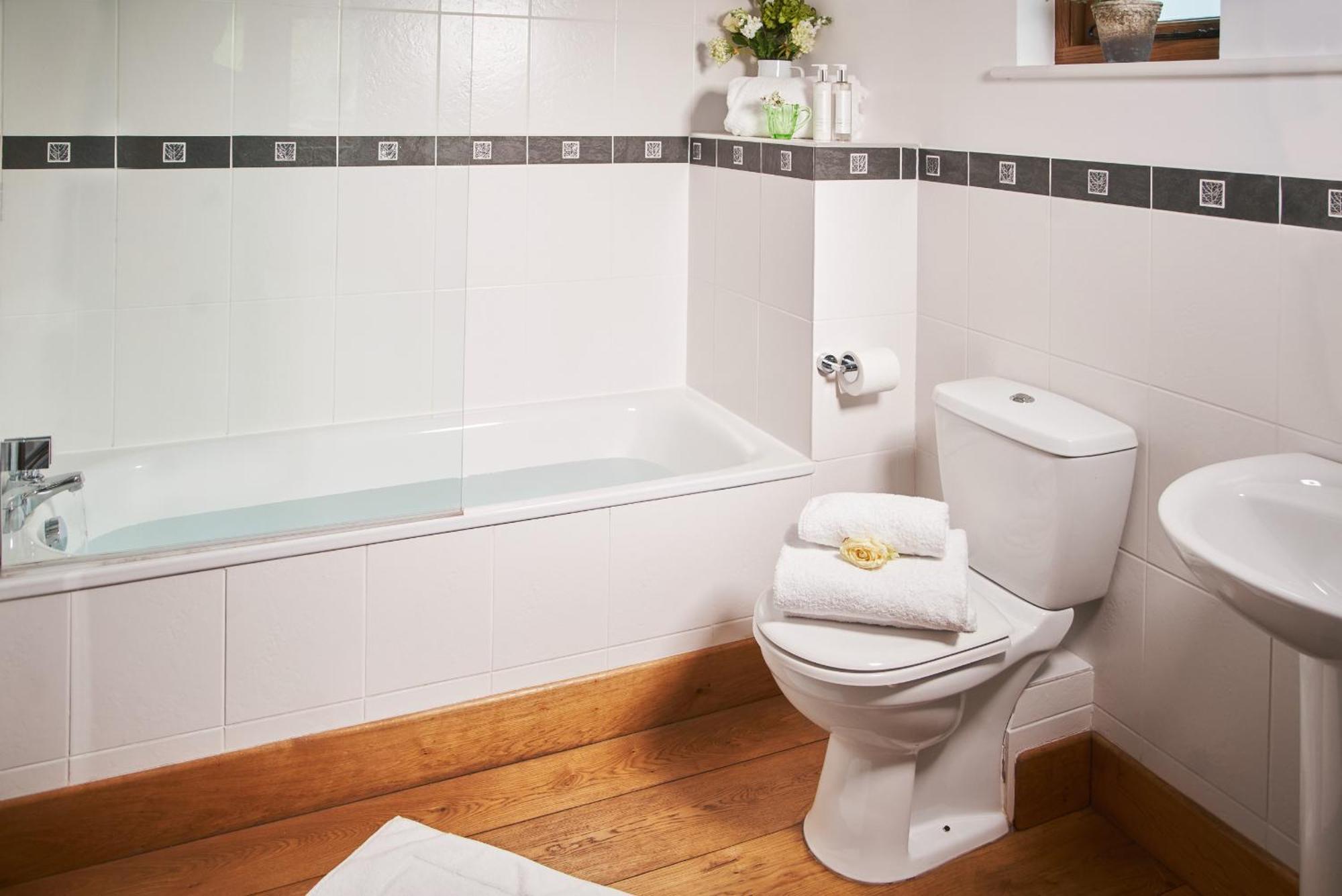 Swifts Return - Apartment With Hot Tub, Sauna And Indoor Pool Exeter Exterior photo